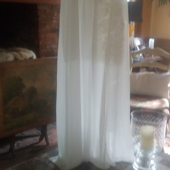 Gown - Picture 2 of 5